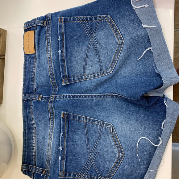 Aero Midi Shorts - Picture 2 of 2